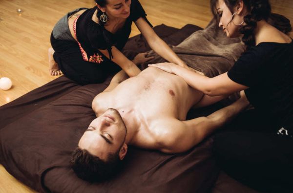 Massage Nuru và massage vùng kín