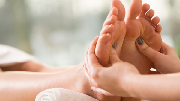 Reflexology là kỹ thuật massage tập trung vào các điểm phản xạ