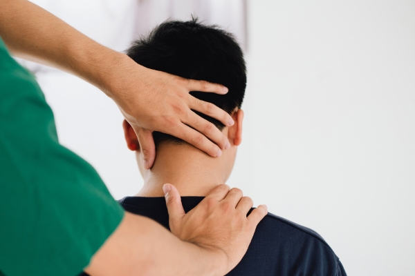 Nếu không thể tự thực hiện, nên massage cổ vai gáy ở đâu?