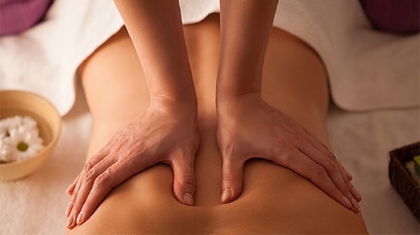 Nên đi massage lưng cho nam ở đâu giá cả phải chăng?