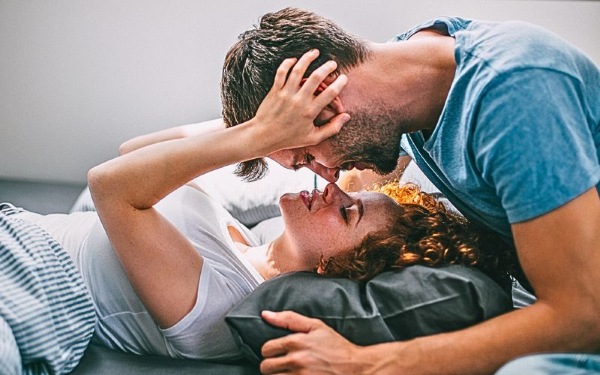 Tần suất quan hệ vợ chồng theo độ tuổi ở nữ giới