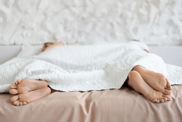 Tại sao khi quan hệ xong lại buồn ngủ?