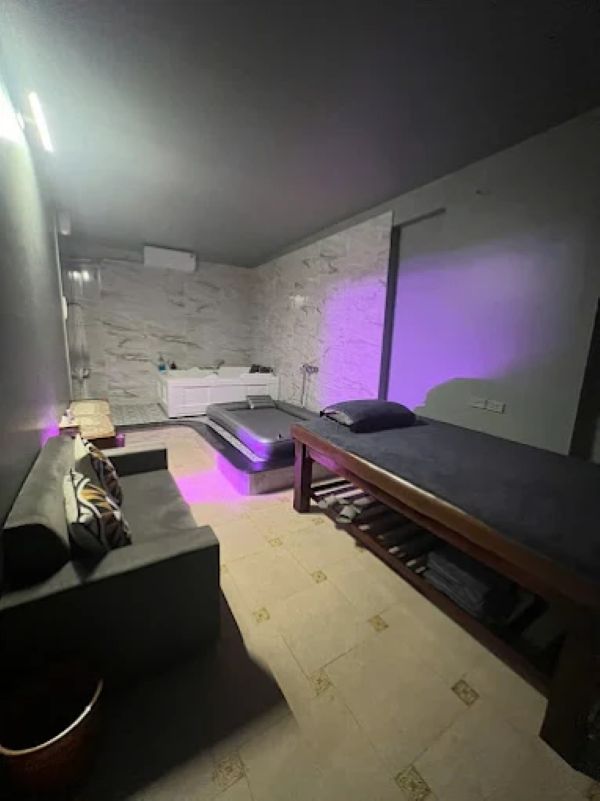 Không gian tại Oasis được thiết kế theo phong cách spa cao cấp