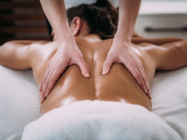 Sử dụng gel nuru độc quyền và thảo dược thiên nhiên